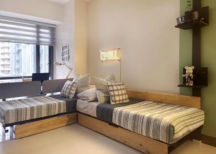 Spacious Family Sleeper Bgc & 84inch Cinema *