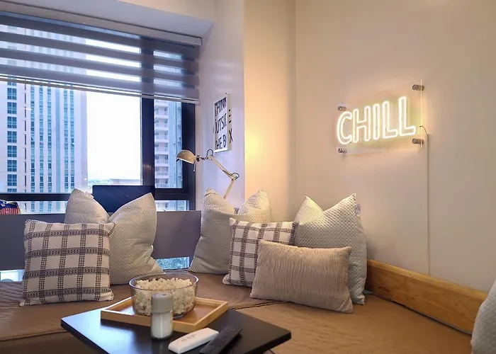 Spacious Family Sleeper Bgc & 84inch Cinema Apartment Manila