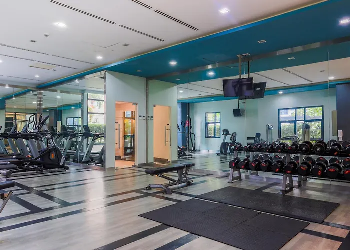 Spacious Family Sleeper Bgc & 84inch Cinema Apartment Manila