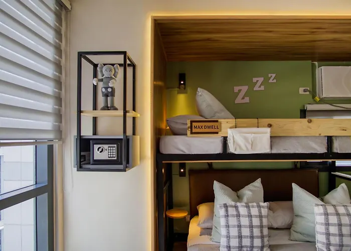 Spacious Family Sleeper Bgc & 84inch Cinema Apartment Manila