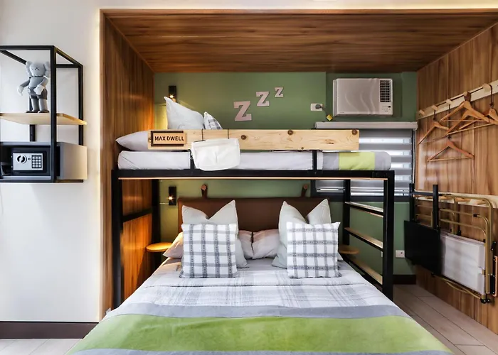 Spacious Family Sleeper Bgc & 84inch Cinema Apartment *